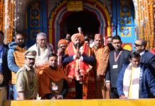 Uttarakhand:-राज्यपाल गुरमीत सिंह ने किया श्री केदारनाथ धाम में बाबा केदार के दर्शन,विशेष रुद्राभिषेक पूजन कर विश्व कल्याण,मानवता की समृद्धि एवं उत्तराखण्ड के सतत विकास के लिए मांगा आशीर्वाद