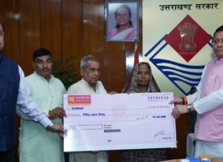Dehradun:-उपनल से सेवारत तीन कार्मिकों की दुर्घटना में मुत्यु होने के उपरान्त उनके आश्रितों को सीएम धामी ने 50-50 लाख की सहायता राशि के चेक किए प्रदान