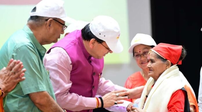 Dehradun:-अंतरराष्ट्रीय वृद्धजन दिवस के अवसर पर हिमालयन सांस्कृतिक केंद्र में आयोजित राज्य स्तरीय कार्यक्रम में शामिल हुए सीएम धामी वृद्धजनों को किया सम्मानित