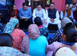 Diwali 2025:-मुख्यमंत्री पुष्कर सिंह धामी ने आपदा प्रभावितों के बीच मनाई दीपावली