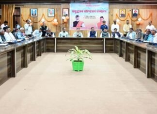 Champawat:-मुख्यमंत्री पुष्कर सिंह धामी ने जिला पंचायत सभागार में प्रबुद्ध नागरिकों एवं वरिष्ठजनों के साथ किया संवाद