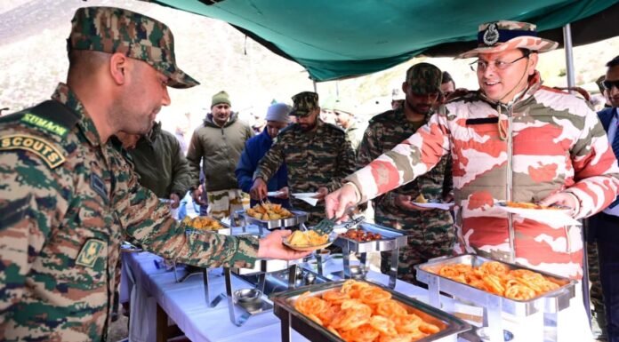 Pithoragarh:-सीमांत गांव मिलम में सीएम धामी ने की आई.टी.बी.पी जवानों और स्थानीय नागरिकों से भेंट