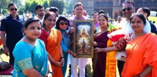 Diwali 2025:-मुख्यमंत्री आवास में मंत्रीगण,विधायकगण,भारतीय प्रशासनिक सेवा,पुलिस तथा वानिकी सेवाओं के अधिकारी गणों और प्रदेशभर से आए लोगों ने सीएम धामी से भेंट कर दीं दीपावली पर्व की शुभकामनाएं