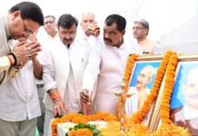 Uttar Pradesh:-रामपुर तिराहा शहीदों को मुख्यमंत्री पुष्कर सिंह धामी ने दी श्रद्धांजलि कहा-शहीद स्थल का होगा री-डेवलपमेंट,संग्रहालय की भव्यता प्रदान करने के साथ ही बनेगा बस स्टॉपेज और कैंटीन