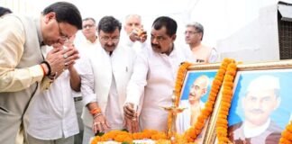 Uttar Pradesh:-रामपुर तिराहा शहीदों को मुख्यमंत्री पुष्कर सिंह धामी ने दी श्रद्धांजलि कहा-शहीद स्थल का होगा री-डेवलपमेंट,संग्रहालय की भव्यता प्रदान करने के साथ ही बनेगा बस स्टॉपेज और कैंटीन