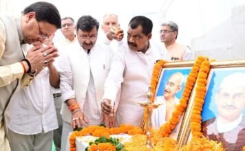 Uttar Pradesh:-रामपुर तिराहा शहीदों को मुख्यमंत्री पुष्कर सिंह धामी ने दी श्रद्धांजलि कहा-शहीद स्थल का होगा री-डेवलपमेंट,संग्रहालय की भव्यता प्रदान करने के साथ ही बनेगा बस स्टॉपेज और कैंटीन