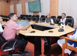 Dehradun:-मुख्यमंत्री पुष्कर सिंह धामी ने ली उच्च स्तरीय बैठक में अधिकारियों को निर्देश,प्रदेश की सभी सड़कों को शीघ्र गड्ढा मुक्त किया जाए