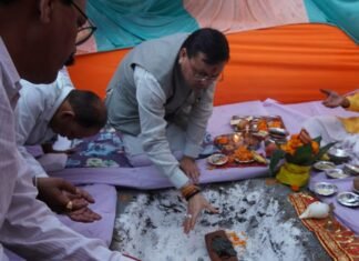 Champawat:-मुख्यमंत्री पुष्कर धामी ने अमोड़ी में ₹1.60 करोड़ की लागत से “वे साइड एमिनिटी”का किया शिलान्यास,भूमि पूजन