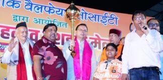 Dehradun:-विजयदशमी पर लक्ष्मण चौक में आयोजित दशहरा महोत्सव व रावण दहन में शामिल हुए सीएम धामी कहा-अयोध्या में राम मंदिर युग का सबसे बड़ा सांस्कृतिक गौरव