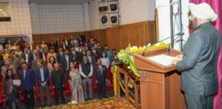 Dehradun:-संविधान दिवस की 76वीं वर्षगांठ के अवसर पर राज्यपाल गुरमीत सिंह ने संविधान की उद्देशिका का पाठन करते हुए उसमें निहित आदर्शों,कर्तव्यों,मानकों और दिशा-निर्देशों को अपने जीवन में आत्मसात करने की दिलायी शपथ