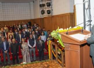 Dehradun:-संविधान दिवस की 76वीं वर्षगांठ के अवसर पर राज्यपाल गुरमीत सिंह ने संविधान की उद्देशिका का पाठन करते हुए उसमें निहित आदर्शों,कर्तव्यों,मानकों और दिशा-निर्देशों को अपने जीवन में आत्मसात करने की दिलायी शपथ