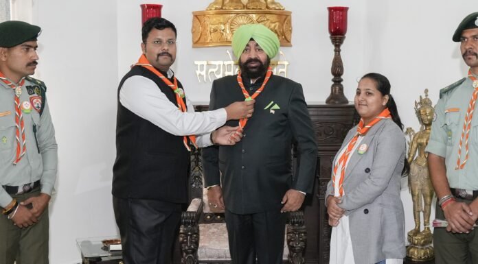 Dehradun:-हिन्दुस्तान स्काउट्स एवं गाइड्स के स्थापना दिवस के अवसर पर राज्यपाल गुरमीत सिंह से हिन्दुस्तान स्काउट्स एवं गाइड्स के प्रतिनिधिमंडल ने की भेंट