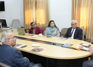 Dehradun:-रीच संस्था के पदाधिकारियों ने राज्यपाल गुरमीत सिंह से भेंट कर देहरादून में प्रतिवर्ष आयोजित होने वाले विरासत महोत्सव के संबंध में दिया प्रस्तुतीकरण