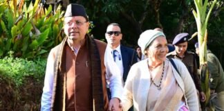 Pithoragarh:-मुख्यमंत्री पुष्कर सिंह धामी मां के साथ पहुंचे अपने पैतृक गांव टुंडी-बारमौं