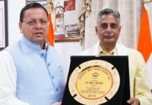 Uttarakhand:-स्व.साहित्यकार शैलेश मटियानी को “उत्तराखण्ड गौरव सम्मान–2025”,सीएम धामी ने उनके पुत्र राकेश मटियानी को सौंपा सम्मान