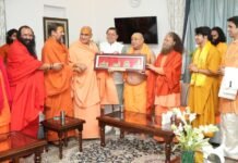 Dehradun:-संत समाज ने मुख्यमंत्री पुष्कर धामी को दिया आशीर्वाद-‘देवभूमि के धर्म-संरक्षक’की उपाधि
