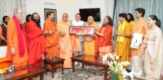 Dehradun:-संत समाज ने मुख्यमंत्री पुष्कर धामी को दिया आशीर्वाद-‘देवभूमि के धर्म-संरक्षक’की उपाधि