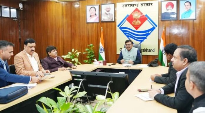 Dehradun:-मुख्य सचिव आनंद बर्धन की अध्यक्षता में हुई डीरेगुलेशन के संबंध में समीक्षा बैठक