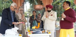 Dehradun:-जम्मू एवं कश्मीर के पूर्व राज्यपाल एन.एन.वोहरा पहुंचे उत्तराखण्ड राजभवन,राज्यपाल गुरमीत सिंह ने किया स्वागत