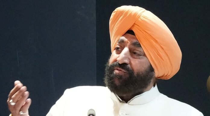 Dehradun:-राज्यपाल गुरमीत सिंह ने नौसेना के वीर जवानों,पूर्व नौ-सैनिकों एवं उनके परिवारजनों को दी भारतीय नौसेना दिवस की बधाई एवं शुभकामनाएं