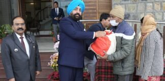 Dehradun:-राज्यपाल गुरमीत सिंह ने राष्ट्रीय क्षय उन्मूलन कार्यक्रम के तहत गोद लिए गए 13 टीबी रोगियों को वितरित की मासिक पोषण किट