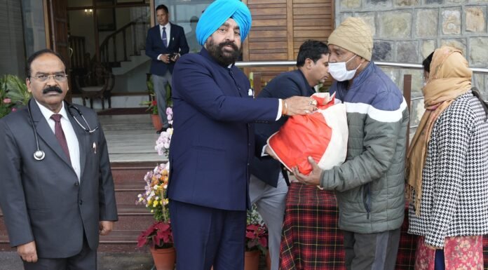 Dehradun:-राज्यपाल गुरमीत सिंह ने राष्ट्रीय क्षय उन्मूलन कार्यक्रम के तहत गोद लिए गए 13 टीबी रोगियों को वितरित की मासिक पोषण किट