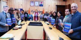 Dehradun:-‘उत्तराखण्ड@25:लुकिंग बैक-लुकिंग फॉरवर्ड’पुस्तक का सीएम धामी ने किया विमोचन