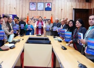 Dehradun:-‘उत्तराखण्ड@25:लुकिंग बैक-लुकिंग फॉरवर्ड’पुस्तक का सीएम धामी ने किया विमोचन