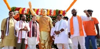 National:-आंध्र प्रदेश के अन्नामय्या जिले के मदनपल्ली में भारत रत्न अटल बिहारी वाजपेयी की प्रतिमा का अनावरण कार्यक्रम में शामिल हुए सीएम धामी