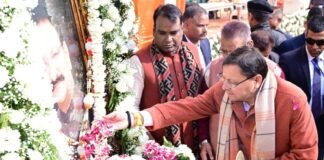 Dehradun:-स्व.उमेश अग्रवाल की 66वीं जयन्ती के अवसर पर आयोजित मातृ-पितृ भक्ति दिवस कार्यक्रम में शामिल हुए सीएम धामी