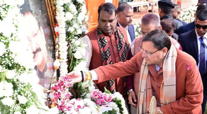 Dehradun:-स्व.उमेश अग्रवाल की 66वीं जयन्ती के अवसर पर आयोजित मातृ-पितृ भक्ति दिवस कार्यक्रम में शामिल हुए सीएम धामी