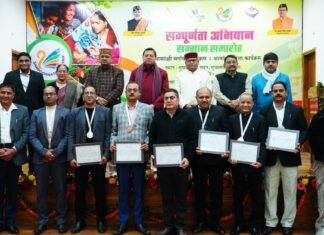 Dehradun:-मुख्यमंत्री पुष्कर धामी ने आकांक्षी जिला एवं ब्लॉक कार्यक्रम में सर्वश्रेष्ठ प्रदर्शन करने वाले विकासखंडों और जिलों को किया सम्मानित