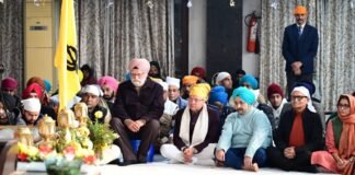 Dehradun:-गुरूद्वारा,गुरू सिंह सभा में सीएम धामी ने वीर बाल दिवस के अवसर पर आयोजित कार्यक्रम में किया प्रतिभाग,संगत के साथ मिलकर पवित्र अरदास कर की प्रदेश की सुख-समृद्धि और खुशहाली की कामना