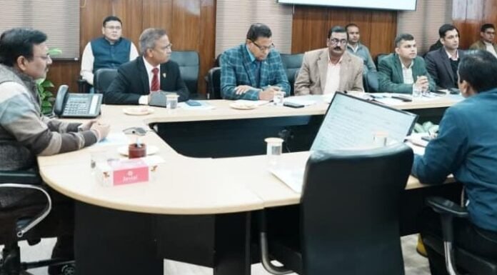 Uttarakhand:-मुख्य सचिव आनन्द बर्द्धन की अध्यक्षता में हुई वन विभाग की ”गैर प्रकाष्ठ वन उपज का विकास तथा हर्बल एवं एरोमा टूरिज्म परियोजना“ के अन्तर्गत राज्य स्तरीय अनुश्रवण समिति की बैठक