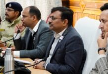 Champawat:-मुख्य सचिव आनन्द बर्द्धन ने की विकास परियोजनाओं की विस्तृत समीक्षा,तेजी से विकास के लिए पूंजीगत व्यय व मॉनिटरिंग बढ़ाने के दिए निर्देश