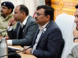 Champawat:-मुख्य सचिव आनन्द बर्द्धन ने की विकास परियोजनाओं की विस्तृत समीक्षा,तेजी से विकास के लिए पूंजीगत व्यय व मॉनिटरिंग बढ़ाने के दिए निर्देश