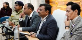Champawat:-मुख्य सचिव आनन्द बर्द्धन ने की विकास परियोजनाओं की विस्तृत समीक्षा,तेजी से विकास के लिए पूंजीगत व्यय व मॉनिटरिंग बढ़ाने के दिए निर्देश