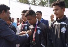 Champawat:-मुख्य सचिव आनन्द बर्द्धन ने चम्पावत के खेल प्रतिभाओं को किया सम्मानित,बूम में किया वृक्षारोपण