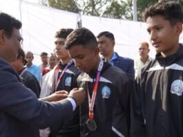 Champawat:-मुख्य सचिव आनन्द बर्द्धन ने चम्पावत के खेल प्रतिभाओं को किया सम्मानित,बूम में किया वृक्षारोपण