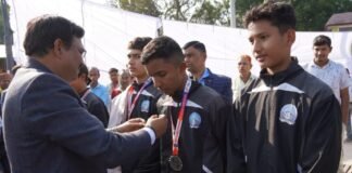 Champawat:-मुख्य सचिव आनन्द बर्द्धन ने चम्पावत के खेल प्रतिभाओं को किया सम्मानित,बूम में किया वृक्षारोपण