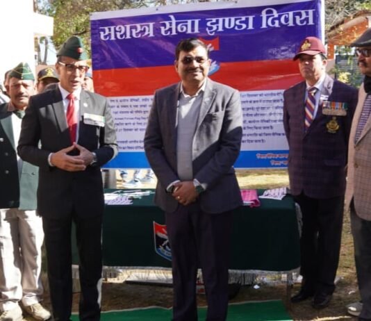 Champawat:-मुख्य सचिव आनन्द बर्द्धन ने सशस्त्र सेना झंडा दिवस पर सैनिकों को नमन,खिलाड़ियों को किया सम्मानित