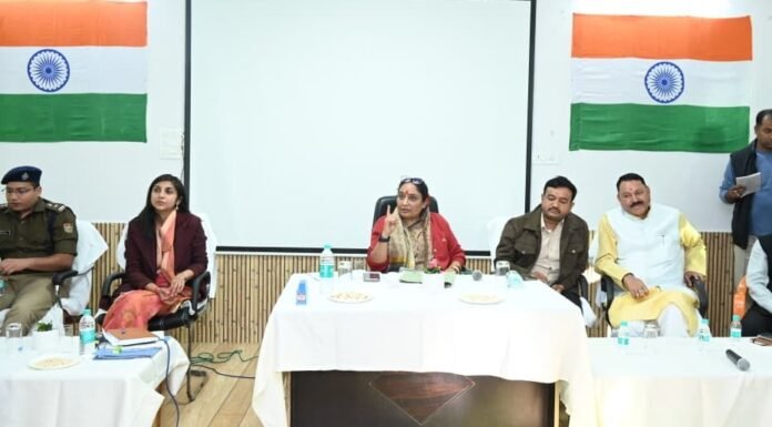 Kotdwar:-विधानसभा अध्यक्ष ऋतु खण्डूडी ने विधानसभा क्षेत्र से संबंधित विभिन्न सार्वजनिक समस्याओं के निवारण हेतु जिला स्तरीय अधिकारियों के साथ की महत्वपूर्ण बैठक