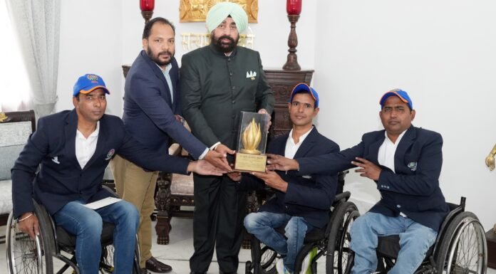 Dehradun:-उत्तराखण्ड यूनाइटेड दिव्यांग क्रिकेट एसोसिएशन के सदस्यों ने राज्यपाल गुरमीत सिंह से की शिष्टाचार भेंट