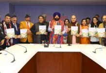 New Delhi:-राज्यपाल गुरमीत सिंह ने ‘न्यू पार्लियामेंट:वॉयस ऑफ भारत’ पुस्तक का किया विमोचन