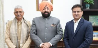 Dehradun:-आईआईटी रुड़की के प्रो.एवं डीन डॉ.नवीन के.नवानी तथा संस्था से जुड़े विजिटिंग प्रोफेसर डॉ.एच.सी.पोखरियाल ने राज्यपाल गुरमीत सिंह से की शिष्टाचार भेंट