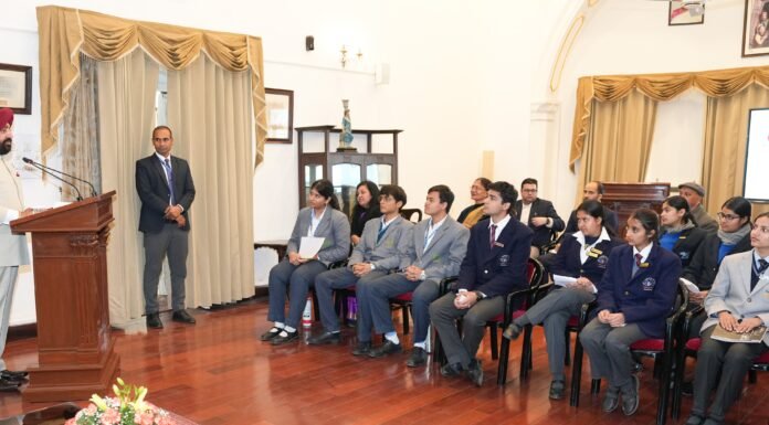 Uttarakhand:-राज्यपाल गुरमीत सिंह ने लोक भवन में आयोजित युवा संवाद कार्यक्रम “विकसित भारत 2047” के अंतर्गत युवाओं से किया संवाद