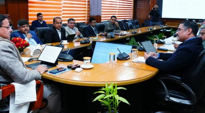 Dehradun:-मुख्यमंत्री पुष्कर सिंह धामी ने की सिंचाई परियोजनाओं के अन्तर्गत रिवर प्रोटक्शन कार्य एवं डीसिल्टिंग की प्रगति की समीक्षा