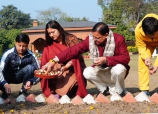 Dehradun:-मुख्यमंत्री पुष्कर धामी ने सपरिवार मुख्यमंत्री आवास परिसर के उद्यान में 17 प्रजातियों के चार हजार ट्यूलिप उगाने की मुहिम का किया शुभारंभ