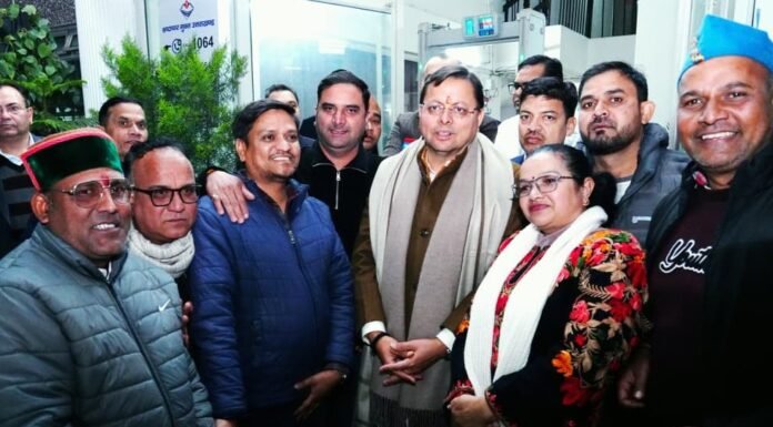 Uttarakhand:-उपनल कर्मचारियों ने की सीएम धामी से भेंट,‘समान कार्य-समान वेतन’पर कैबिनेट के ऐतिहासिक निर्णय के लिए व्यक्त किया आभार