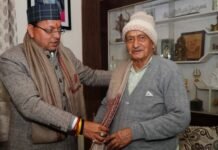 Dehradun:-पद्म भूषण सम्मान हेतु चयनित होने पर भगत सिंह कोश्यारी को उनके आवास पर पहुंच कर सीएम धामी ने दी बधाई